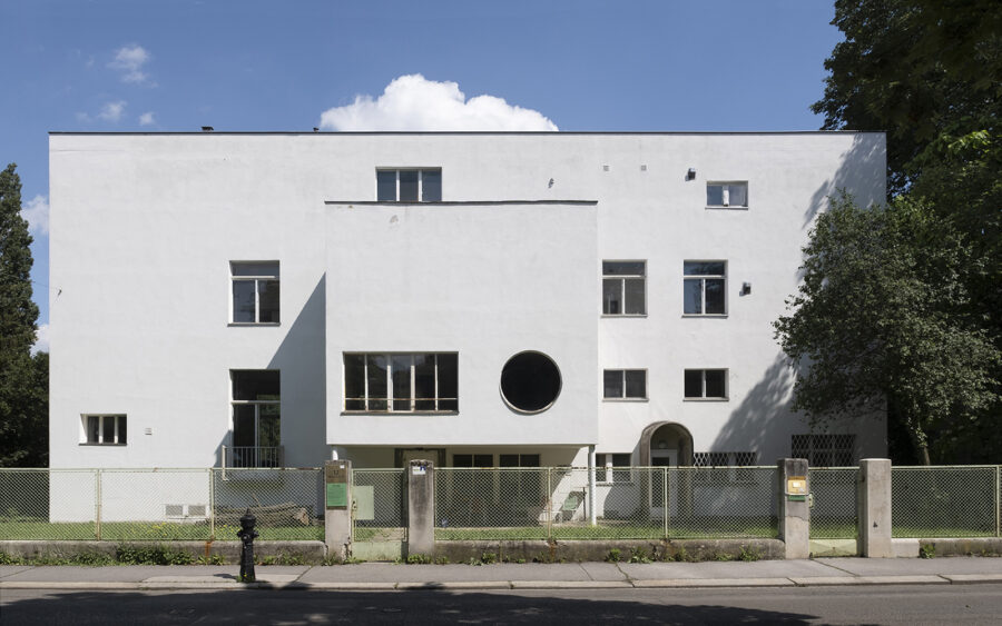 Strassenfassade Villa Beer